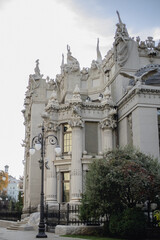 Obraz premium beautiful streets and architecture of the city of Kyiv, pre-war Kiev, beloved Kyiv, the capital of Ukraine, the city's attractions
