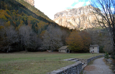 Ordesa en otoño.Pirineo aragones