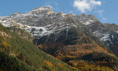 Pirineo aragones en otoño.Huesca.España