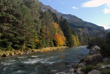 Obraz premium Pirineo aragones en otoño.Huesca.España