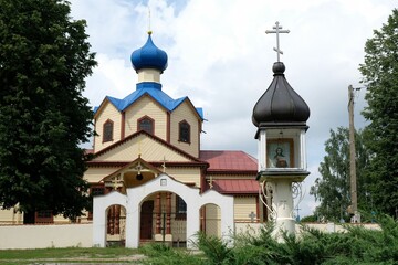 Fototapeta na wymiar Gate and orthodox chapel of historic wooden Orthodox church in Losinka, Podlasie, Poland.