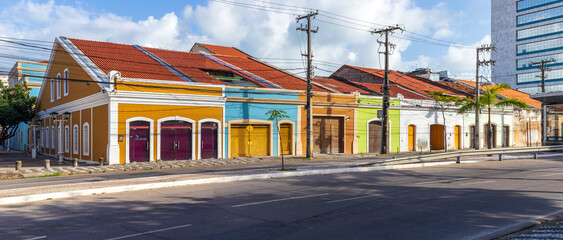Typical houses on Cais do Apolo avenue