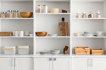 Shelf unit with clean dishware in kitchen - obrazy, fototapety, plakaty
