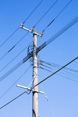 重なった電線の分岐	