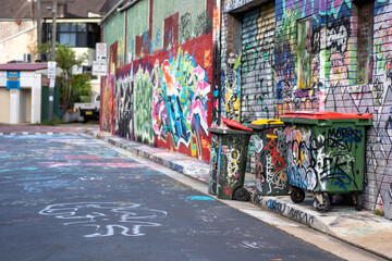 Naklejka premium graffiti on the walls in urban city streets