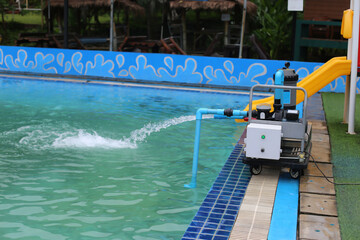 Obraz premium The water pump is pumping water into the pool.