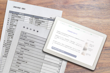 財務諸表、貸借対照表、損益計算書（タブレット）株式企業研究