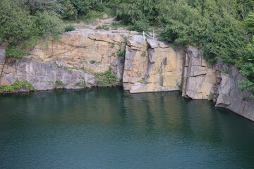 Obraz premium The Opal lake at the old granite quarry on Bornholm