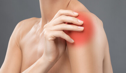 Fototapeta premium Shoulder pain in a young woman. Treatment of a patient with shoulder pain.