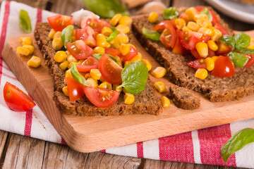 Rye bread withsweet corn, basil and tomato.