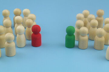 Obraz premium Agreement, coordination, negotiation and discussion concept. Groups of people figures with red and green leaders.