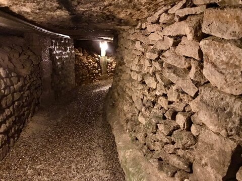 Katakomben von Paris / Catacombes de Paris in Paris (Frankreich)
