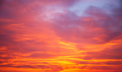 Fantastic colorful sunrise with cloudy sky. - obrazy, fototapety, plakaty