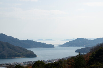 瀬戸内海　遠くに眺める蒲刈島