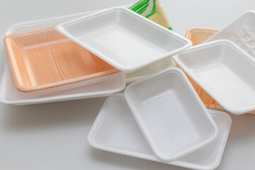 たくさんのプラスチックトレイ