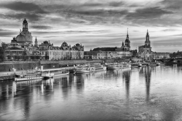 Skyline von Dresden in schwarzweiss, Deutschland
