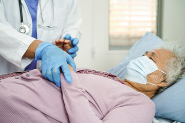 Doctor check Asian elder senior woman patient wearing a mask for protect covid coronavirus.