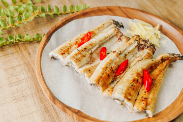 jangeogui, Cleaned eel are seasoned with salt, soy sauce, gochujang, and others to taste, and then grilled. Eel is rich in vitamins A, B, and C, which fight aging and keep the skin healthy and youthfu