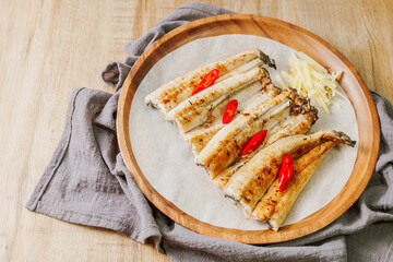 jangeogui, Cleaned eel are seasoned with salt, soy sauce, gochujang, and others to taste, and then grilled. Eel is rich in vitamins A, B, and C, which fight aging and keep the skin healthy and youthfu