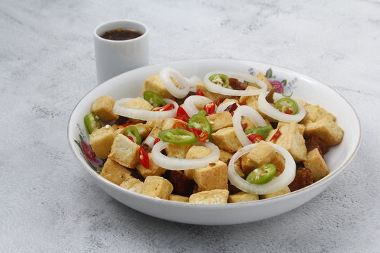 Freshly cooked Filipino food called Tokwa't Baboy