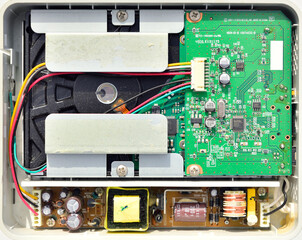 ハードディスクの内部。半導体、基盤、基板、テクノロジーのコンセプト。