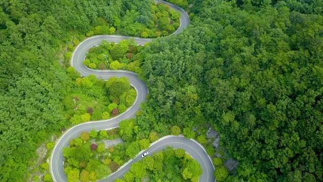 단양군의 구불구불한 보발재길