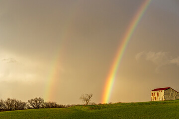 Double arc en ciel dans la campagne gersoise