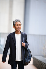 男性　シニア　ポートレート　カジュアル