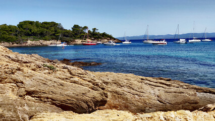Calanque bateaux mouillage