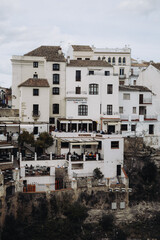 Fototapeta na wymiar restaurants on the rocks in Ronda