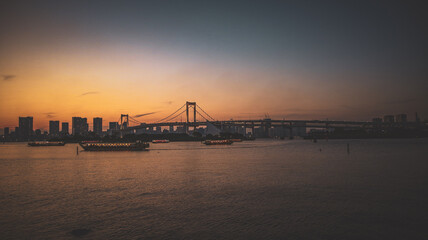 Obraz premium Beautiful sunset at Odaiba beach