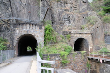Fototapeta na wymiar FU 2020-06-20 Ahrtour hin 912 Im Berg sind zwei Tunnel