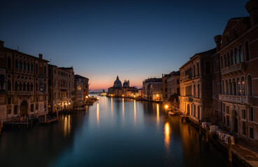 Fototapeta na wymiar View from Ponte dell'Accademia before Sunrise 