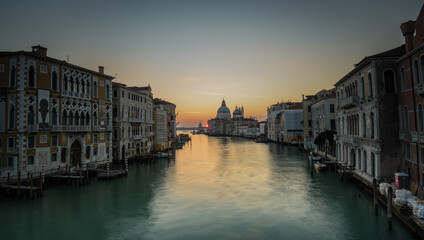 Obraz na płótnie Canvas View from Ponte dell'Accademia before Sunrise 