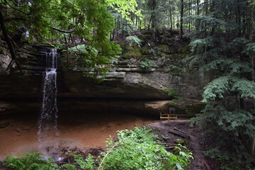 Overhang waterfall