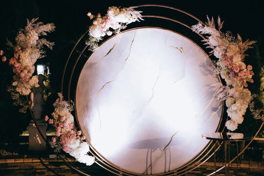 Round arch at a wedding ceremony in the evening