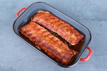 Spareribs aus dem backofen. Schweinerippchen.