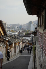관광도시 한옥마을과 삼청동 문화거리 가을 풍경