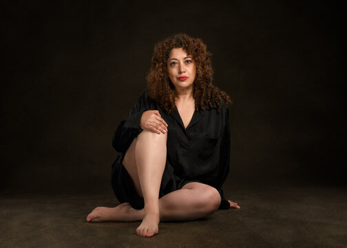 Mujer madura, empoderada, autosuficiente