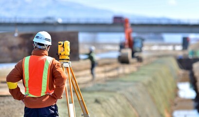 建設工事で活躍する測量エンジニア