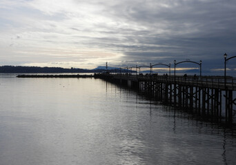 Fototapeta premium Late evening scenery at the waterfront