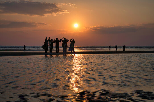 四国香川県三豊市にある父母ケ浜（チチブガハマ）の夕日