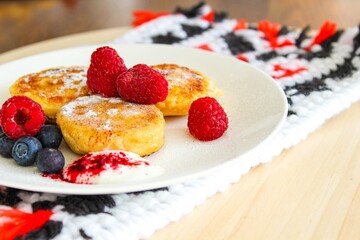 cake with berries