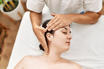 Obraz na płótnie Canvas Woman reciving physiotherapy treatment at the clinic.