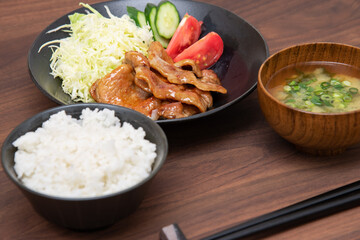 豚肉の生姜焼き定食