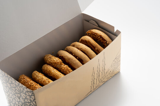 A box of Turkish Bagel Kandil Simidi
