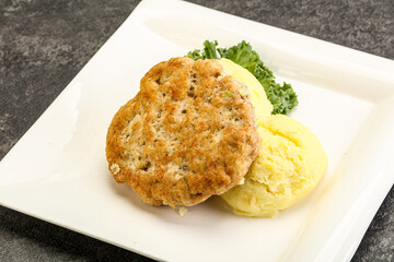 Chicken cutlet with mashed potato