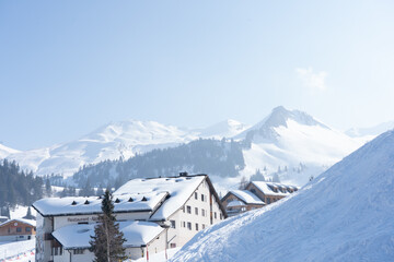 Welcome to high alpine snow capital, Winter in the Saas Valley, Activities for young and old, snow sports enthusiasts, adventurers, pleasure-seekers and all those who appreciate and love nature.