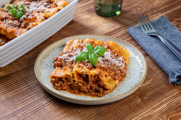 pasta cannelloni ripieni con ragu'di carne