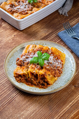 pasta cannelloni ripieni con ragu'di carne